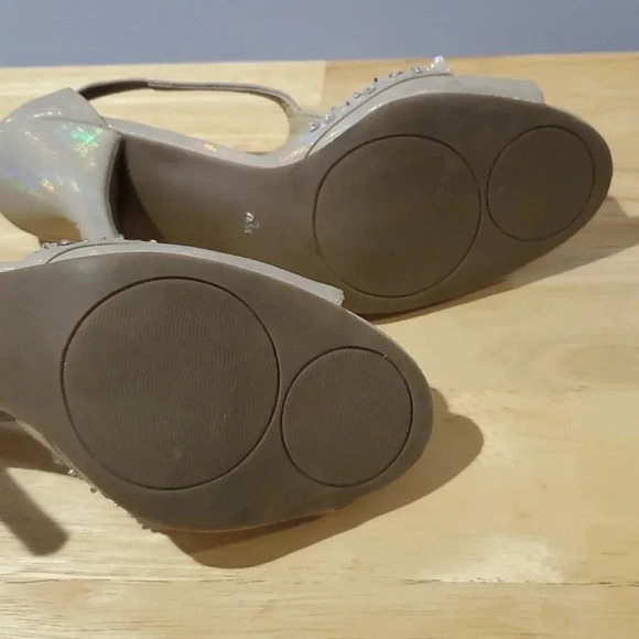 HEELS - Picture 5 of 8